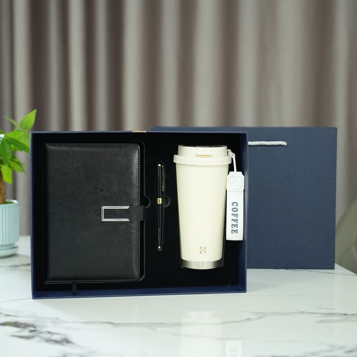 Bộ sản phẩm quà tặng Ruby thiết kế sang trọng