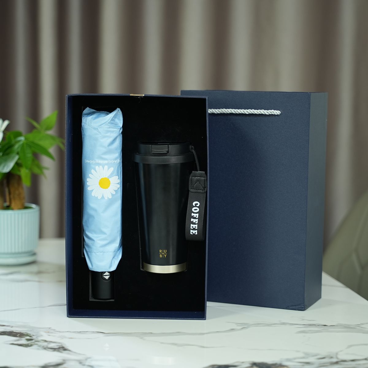 Set quà tặng Ruby mang đến phong cáchthẩm mỹ sang trọng