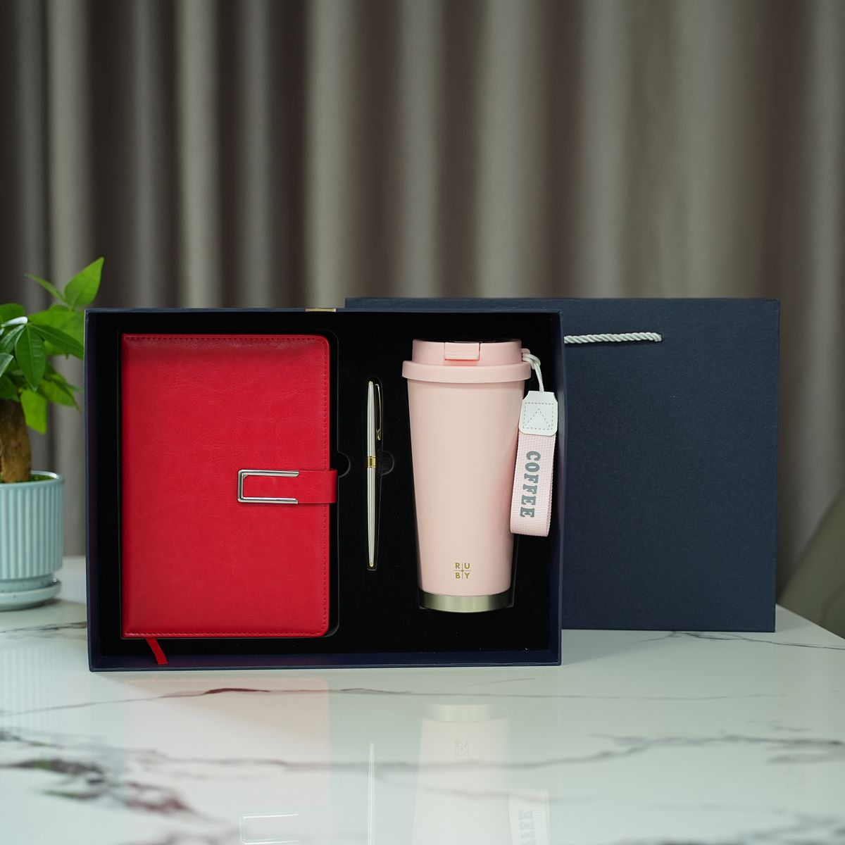 Hộp quà thiết kế cao cấp