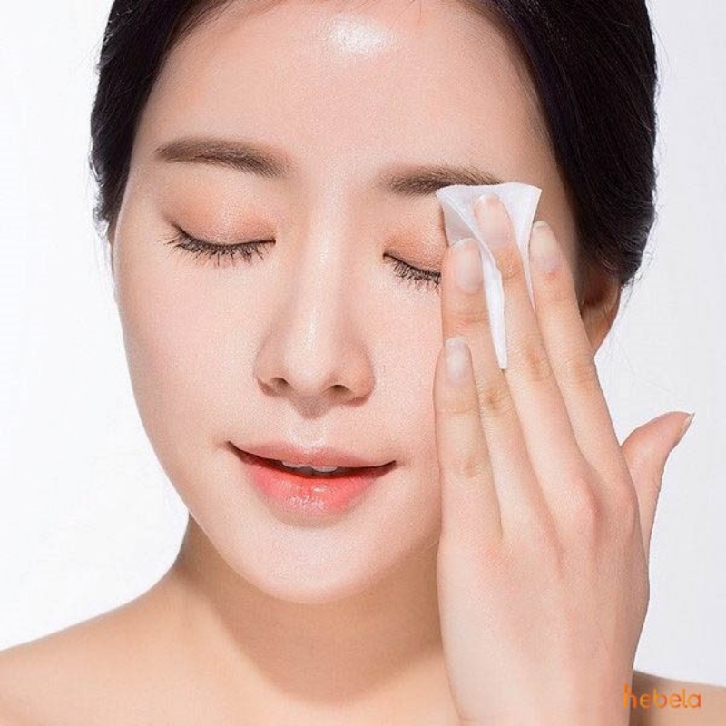 Tẩy trang trước khi đi ngủ