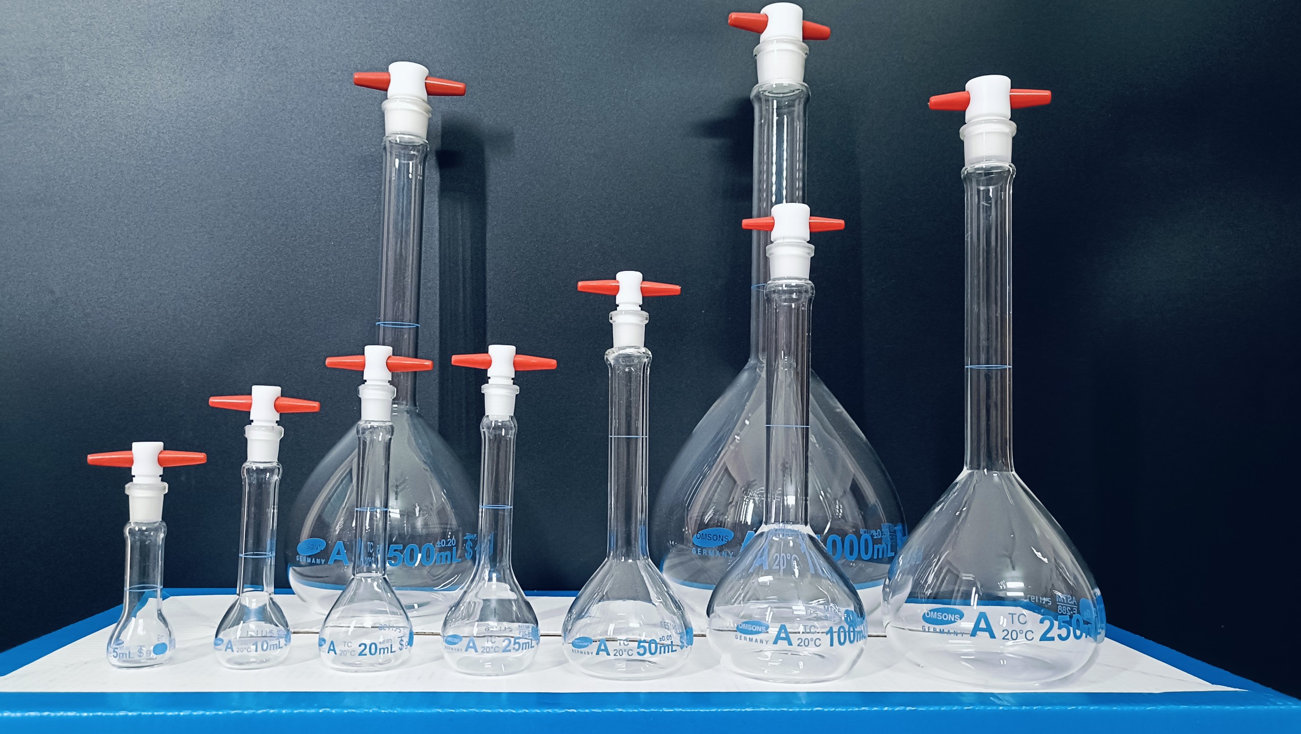 Bình định mức trắng 5ml, khóa nhựa, Class A, Hãng OMSONS GERMANY