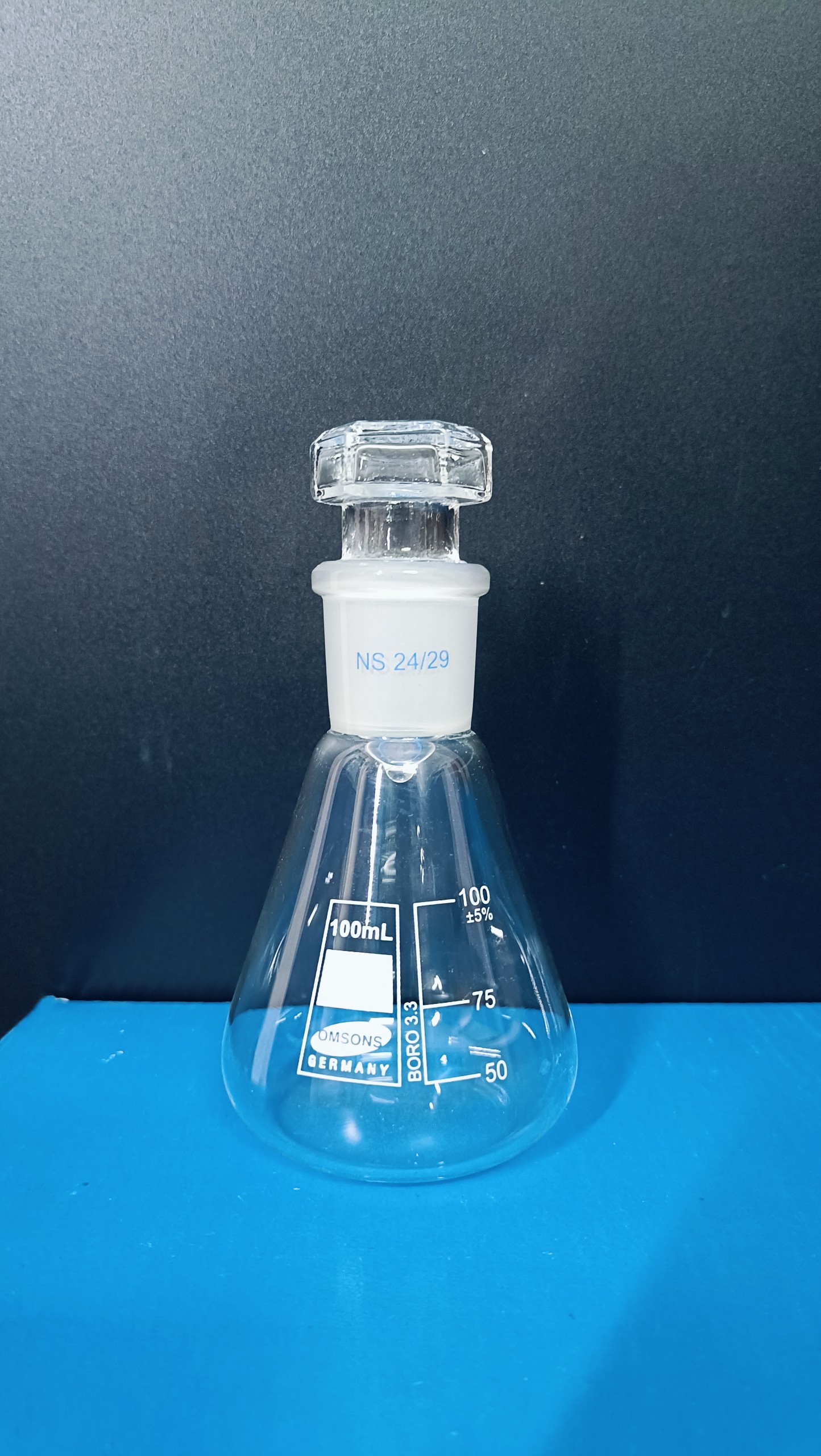 Bình tam giác có nút 100ml N24/29, Hãng OMSONS GERMANY