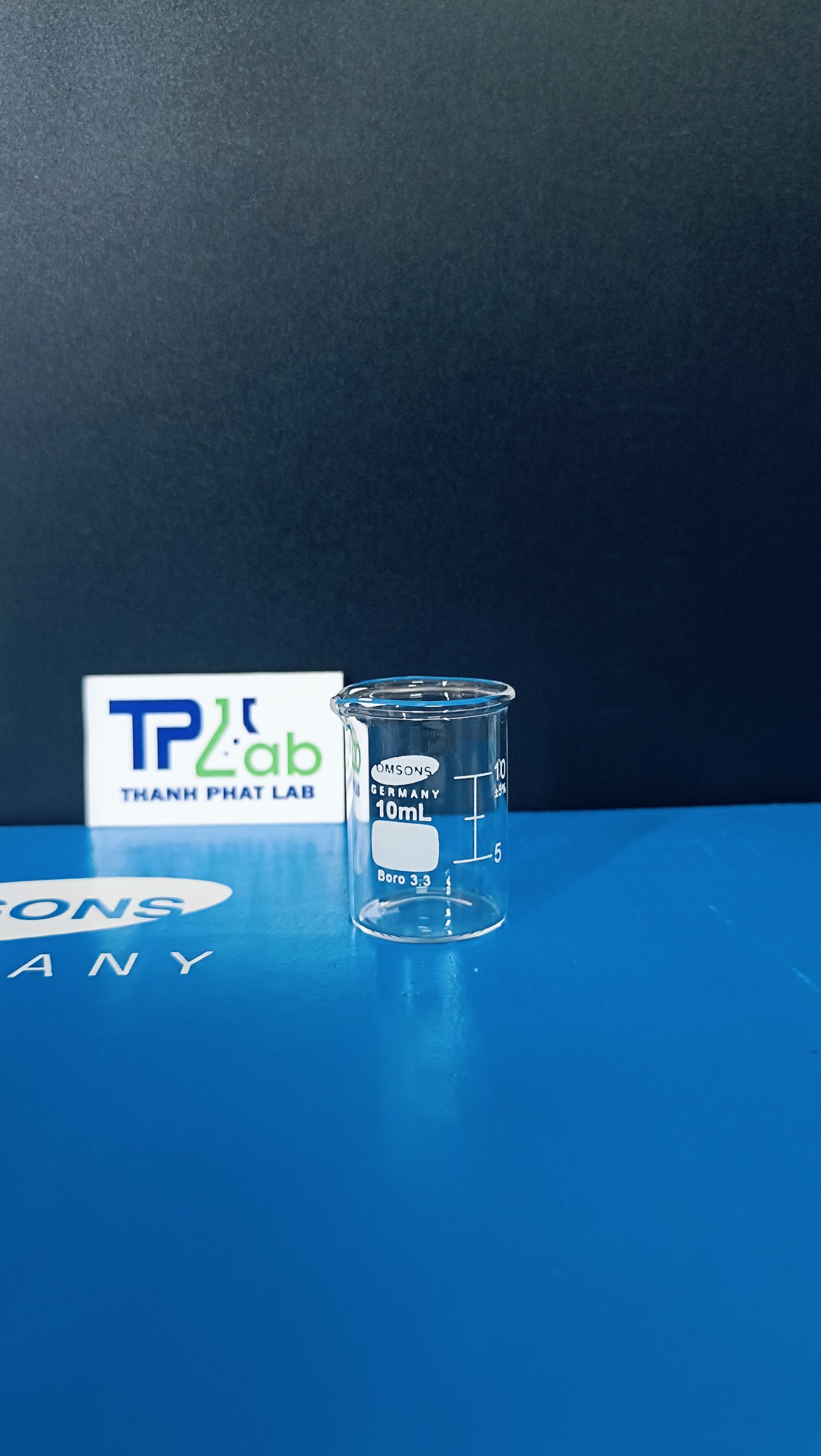 Cốc thủy tinh 10ml, có mỏ, chia vạch, Hãng OMSONS GERMANY