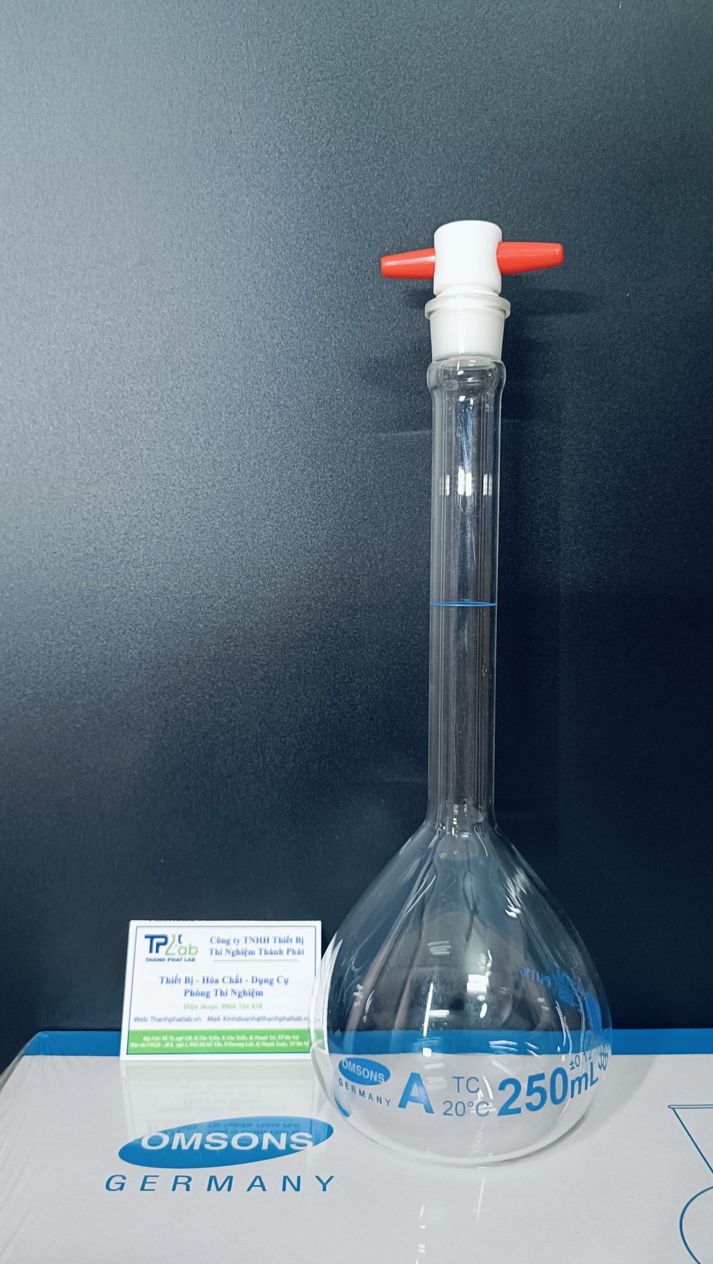 Bình định mức trắng 250ml, khóa nhựa, Class A, Hãng OMSONS GERMANY