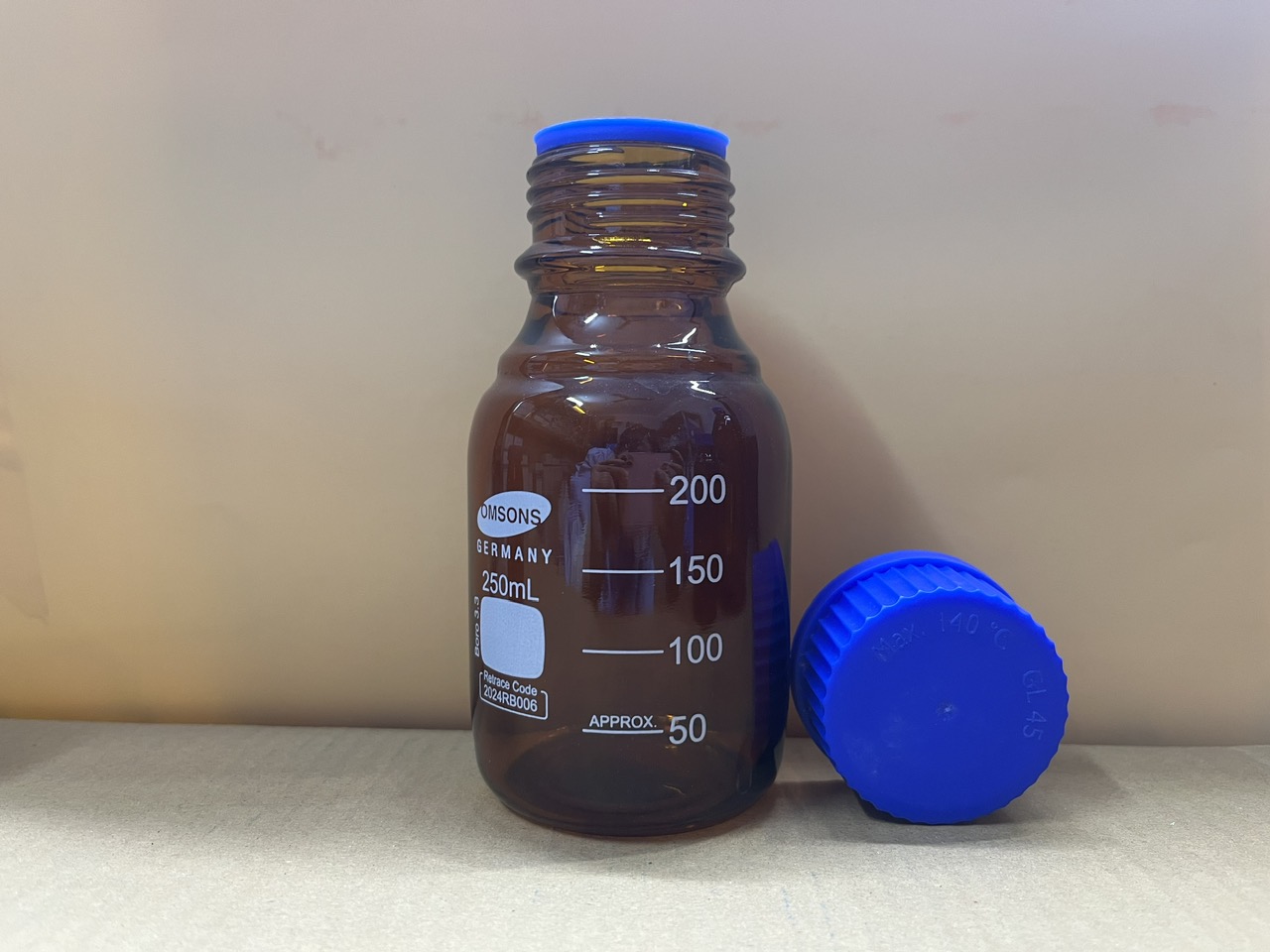 Chai trung tính nâu nắp vặn xanh 250ml, Hãng OMSONS GERMANY