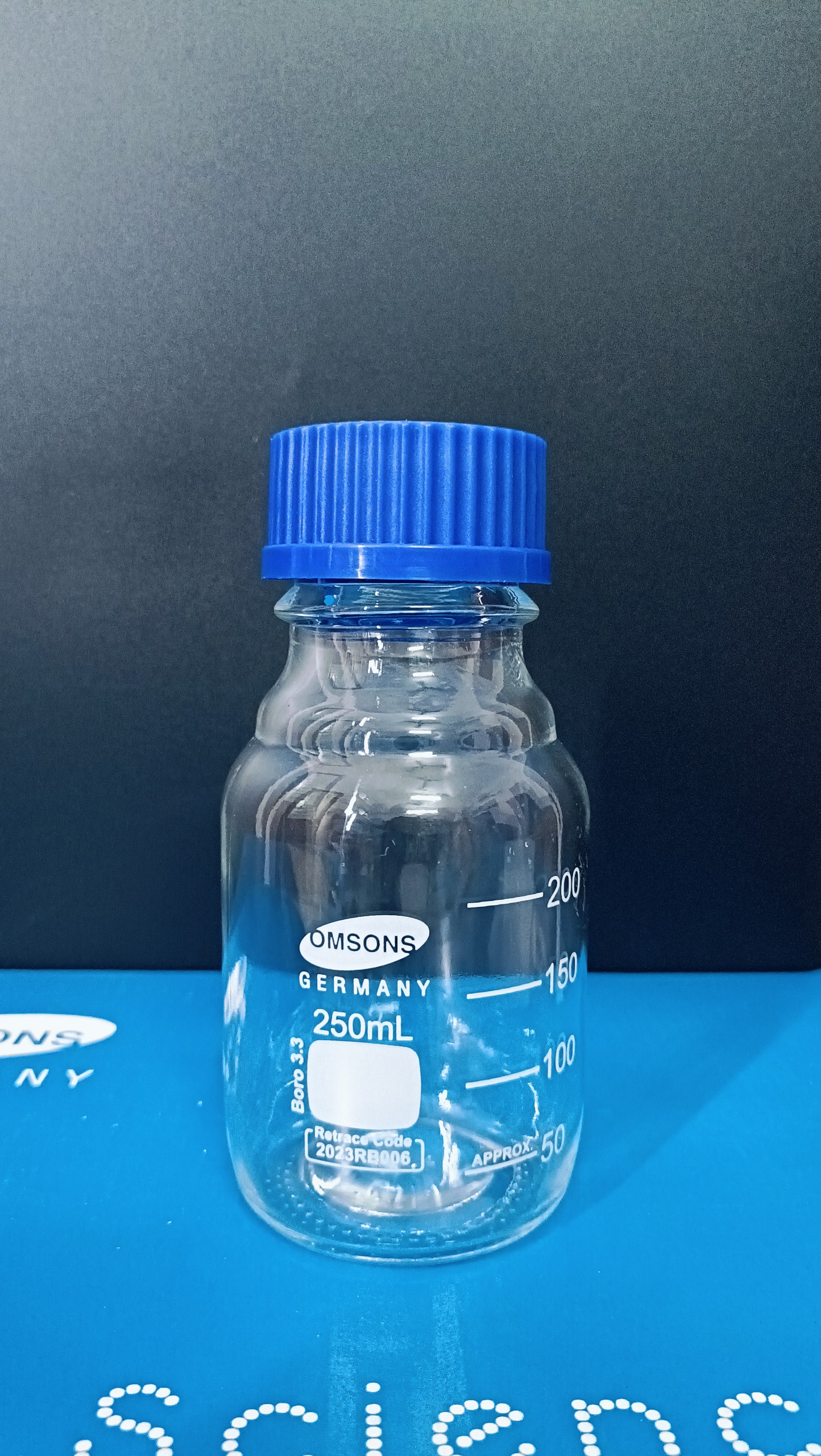 Chai trung tính trắng nắp vặn xanh 250ml, Hãng OMSONS GERMANY