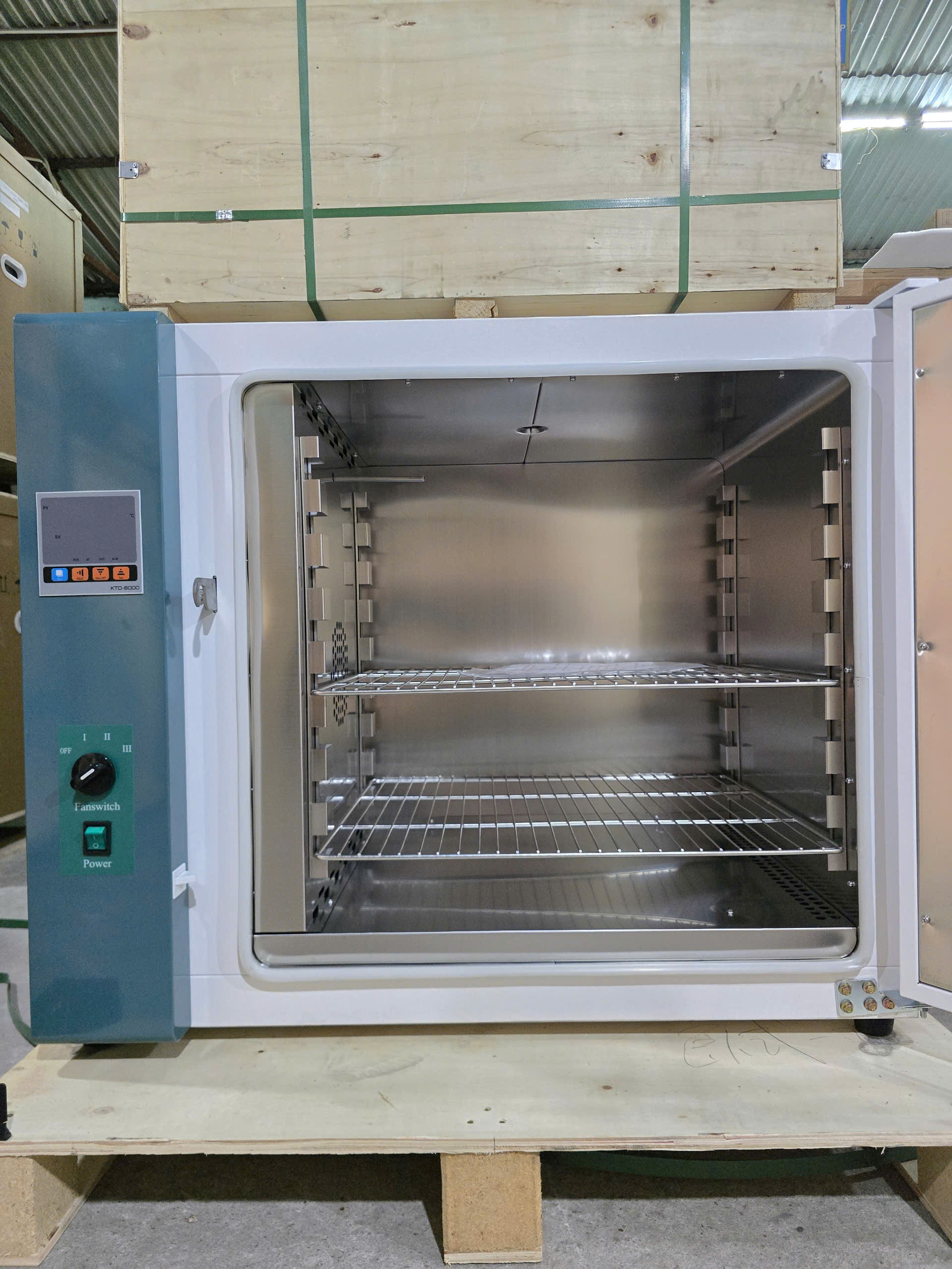 Tủ sấy 45 lít 101-0AB hãng xingchen, Trung Quốc