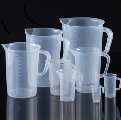 Cốc nhựa có quai (ca nhựa) có chia vạch