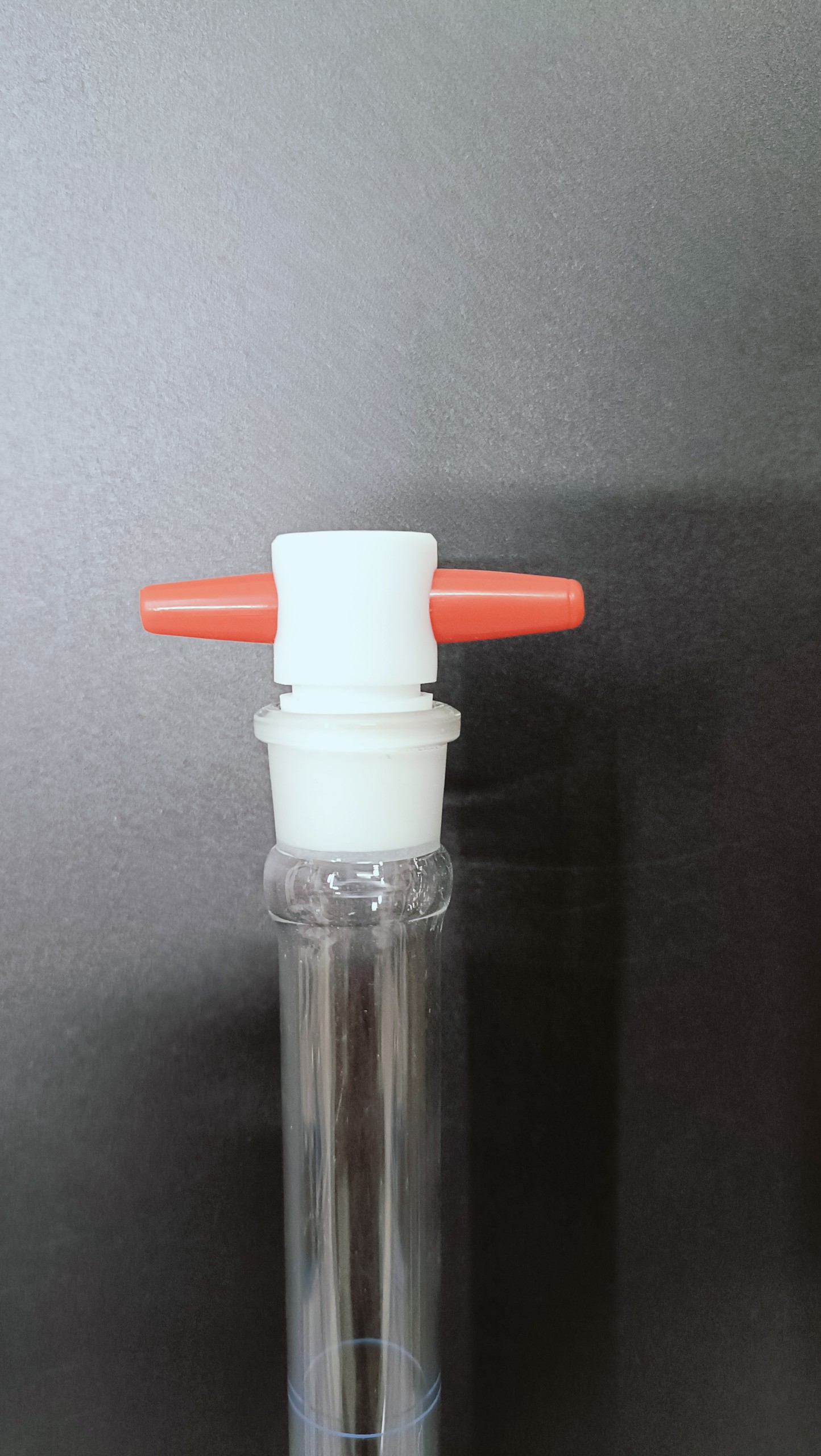 Bình định mức trắng 500ml, khóa nhựa, Class A, Hãng OMSONS GERMANY