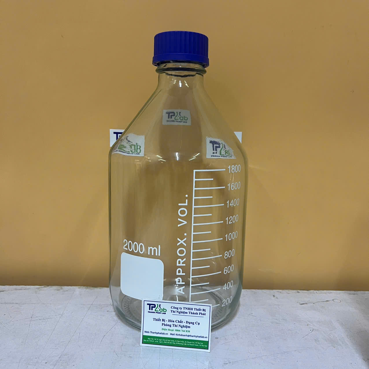 Chai nắp vặn trắng 2000ml, Hãng Govlab