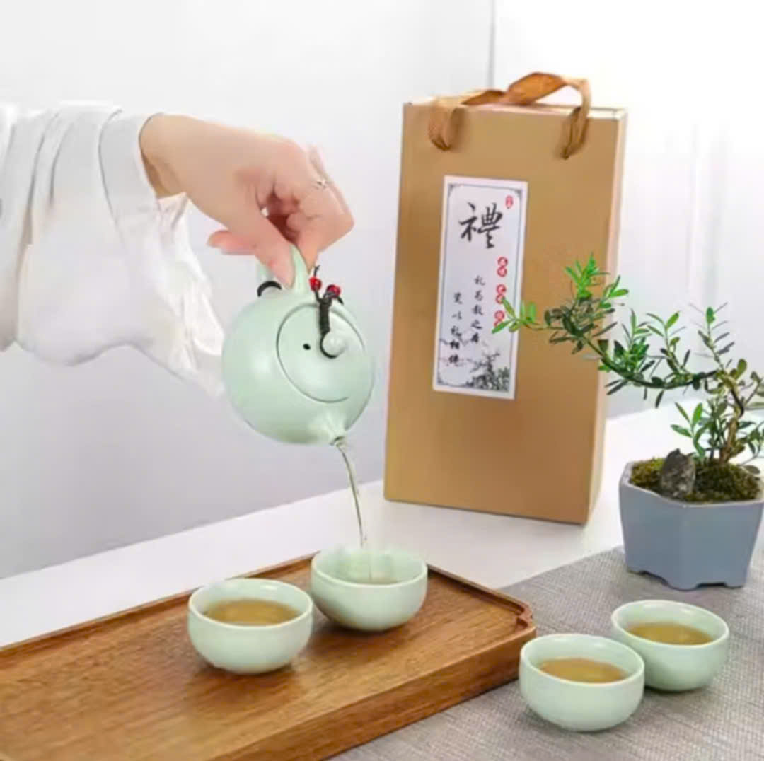 Bộ Ấm Pha Trà Men Ngọc Gồm 1 Bình Và 6 Chén Có Hộp