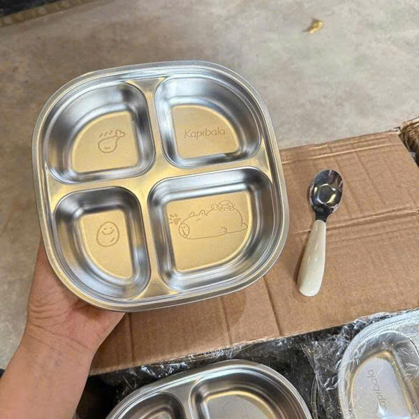 KHAY ĂN DẶM INOX 4 NGĂN – TẶNG KÈM THÌA CHO BÉ YÊU 😻