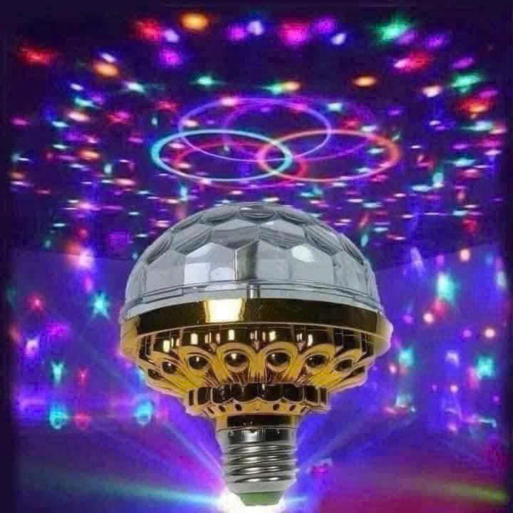 ĐÈN LED SẮC MÀU NHÁY CHỚP 7 MÀU TỰ XOAY 360 ĐỘ