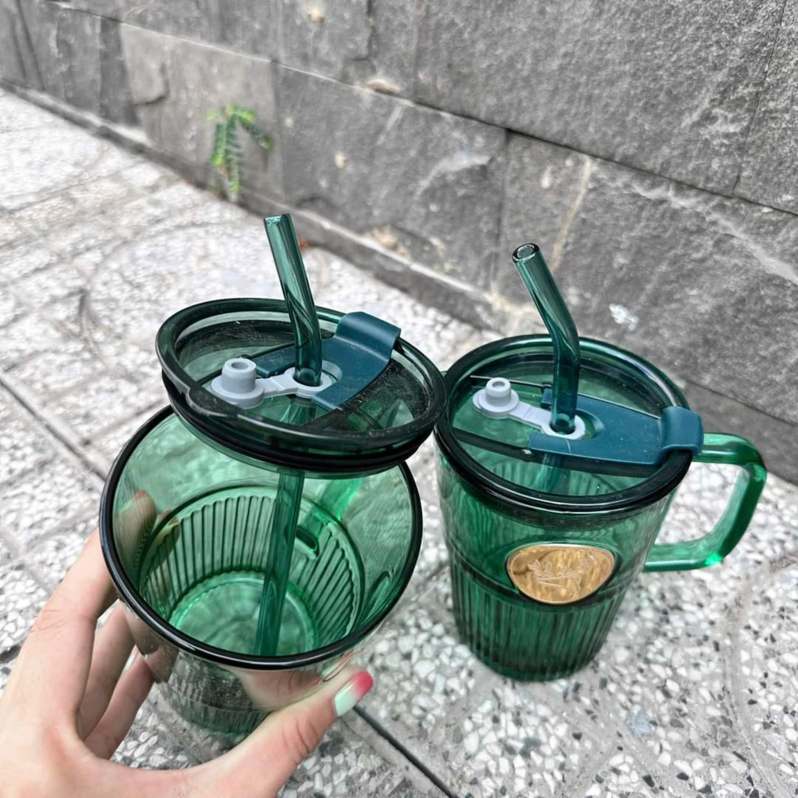 LY THỦY TINH XANH CÓ QUAI 450Ml KÈM ỐNG HÚT