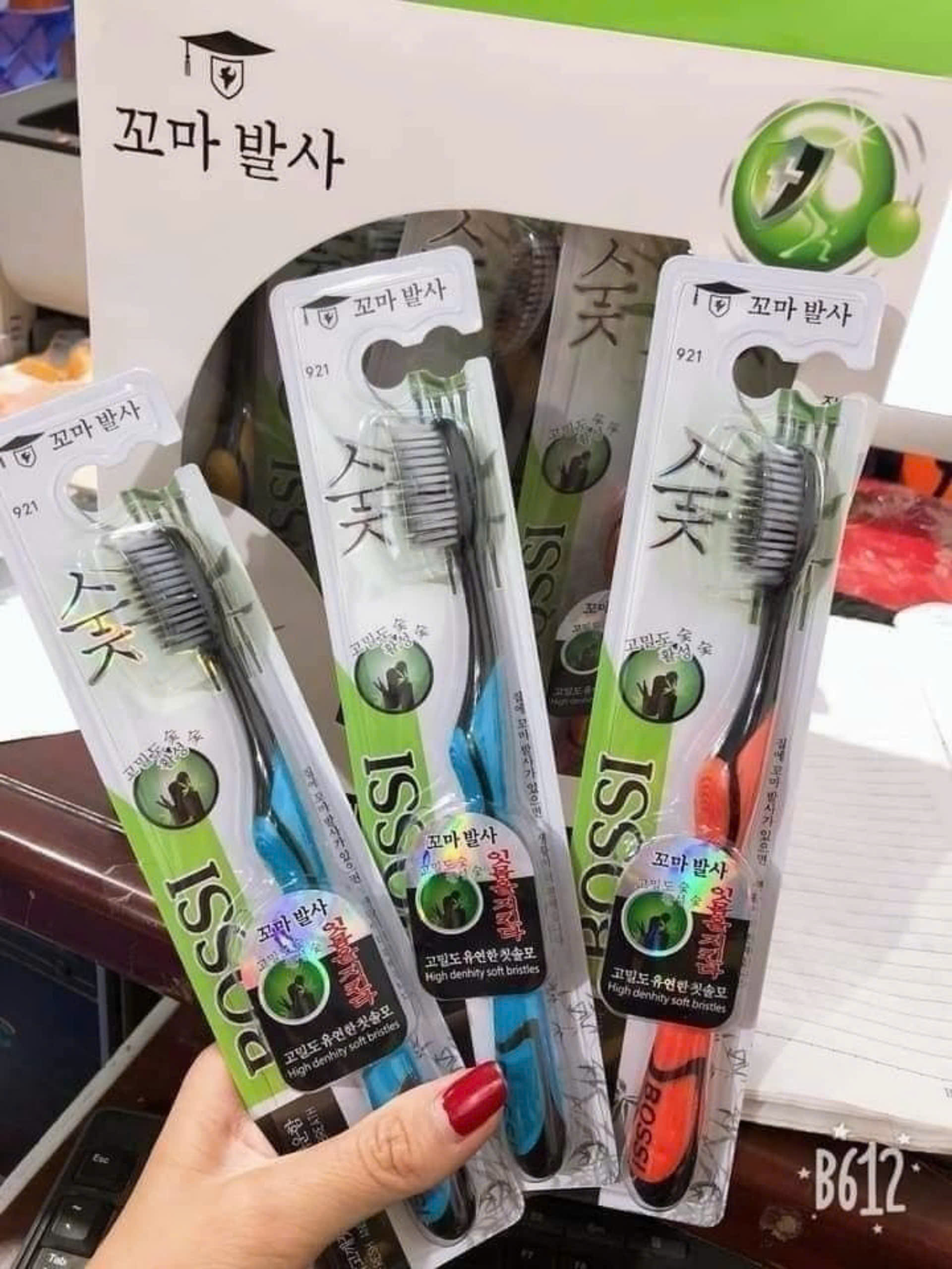 HỘP BÀN CHẢI THAN TRE BOSSI
