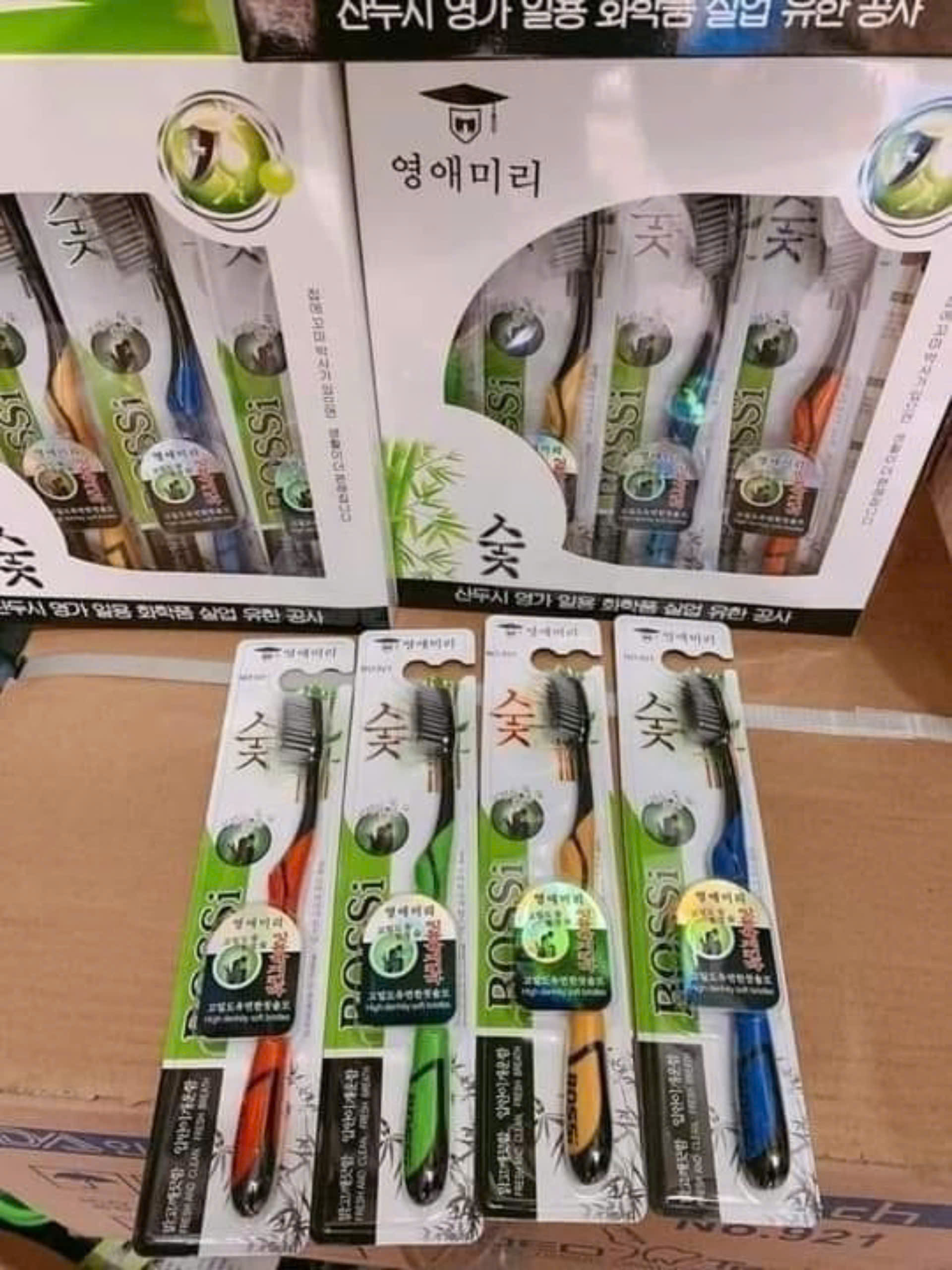 HỘP BÀN CHẢI THAN TRE BOSSI