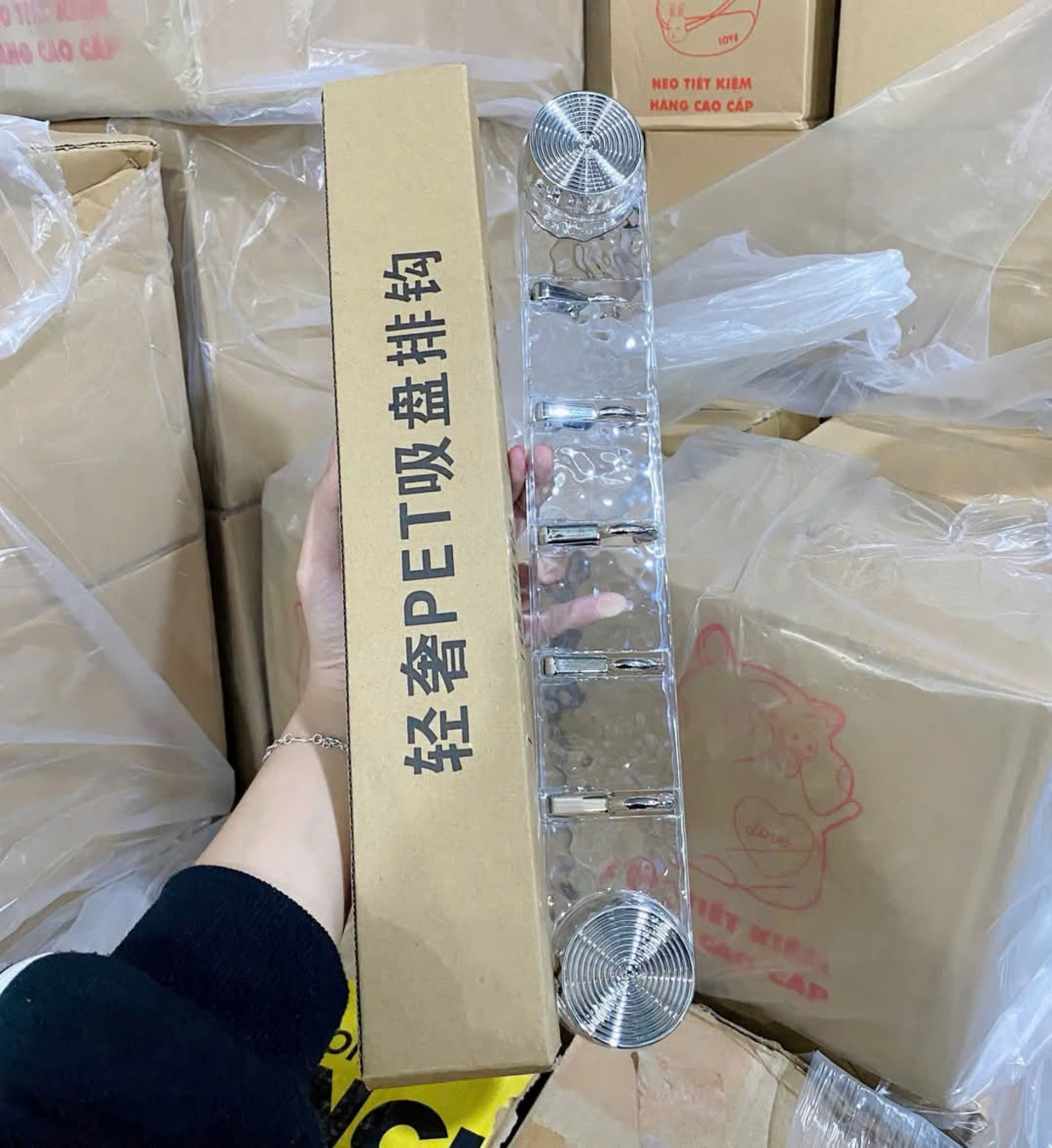 MÓC DÍNH TƯỜNG HÚT CHÂN KHÔNG