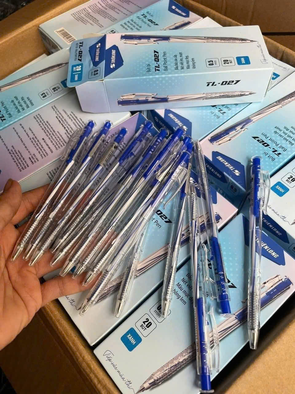 Hộp 20 Bút Bi Xanh Thiên Long