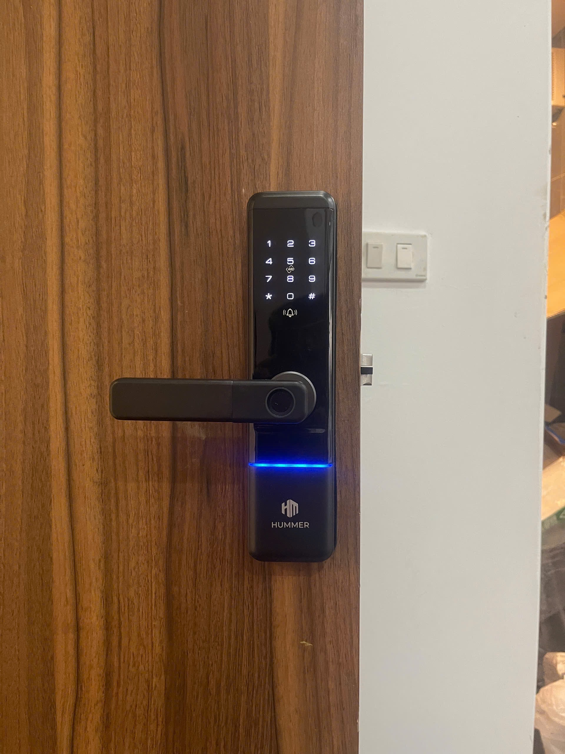 Khóa cơ truyền thống và khóa điện tử – Nên chọn loại nào cho gia đình?