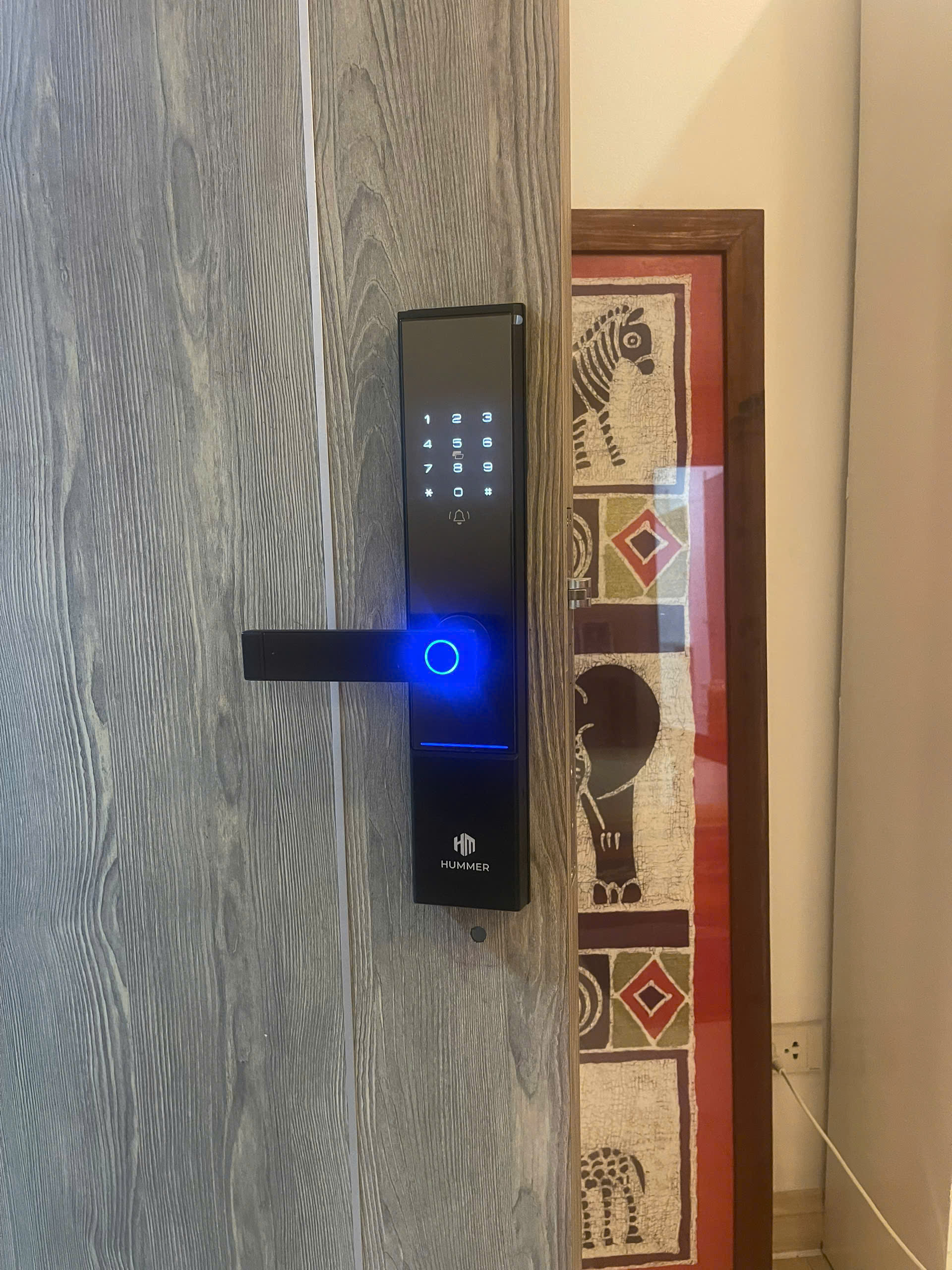 Hướng dẫn mở khóa điện tử Hummer bằng chìa cơ đúng cách