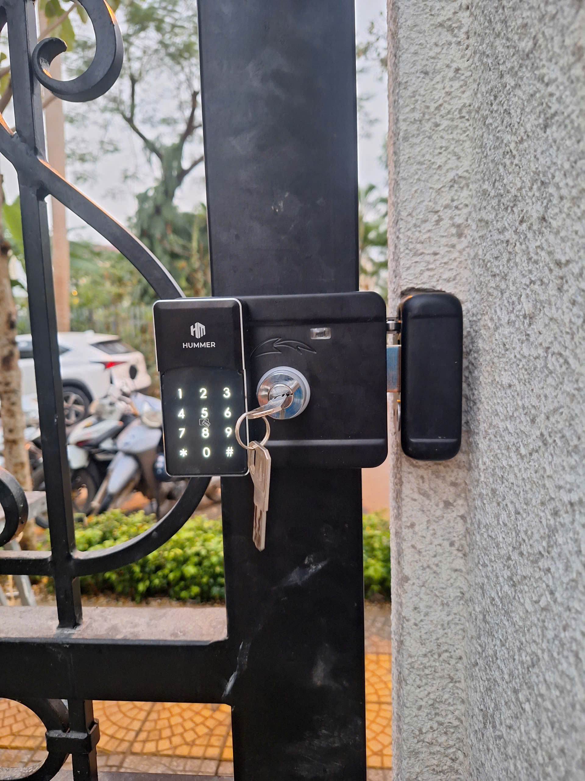 Khóa vân tay cửa cổng HUMMER HM-C2 PRO
