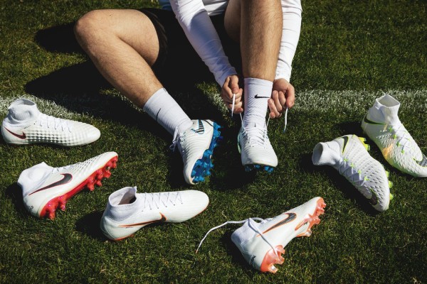 Mách bạn top 7 cách làm mềm giày đá bóng hiệu quả, an toàn