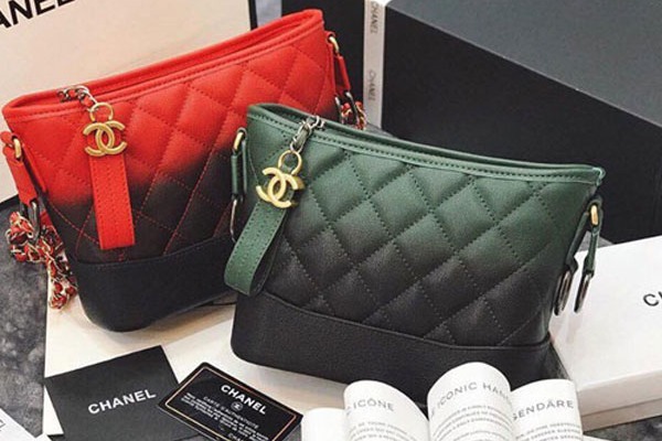 Chanel Hobo chiếc túi lãng du khuấy đảo mùa cuối năm