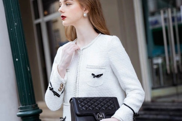 Bật mí cách chọn túi xách đi dự tiệc cưới sang trọng