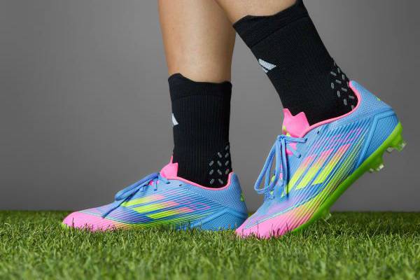 Các loại đế giày đá bóng hiện nay và cách phân biệt