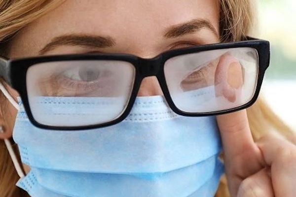 Cách đeo kính không bị mờ: 10 mẹo đơn giản, dễ áp dụng