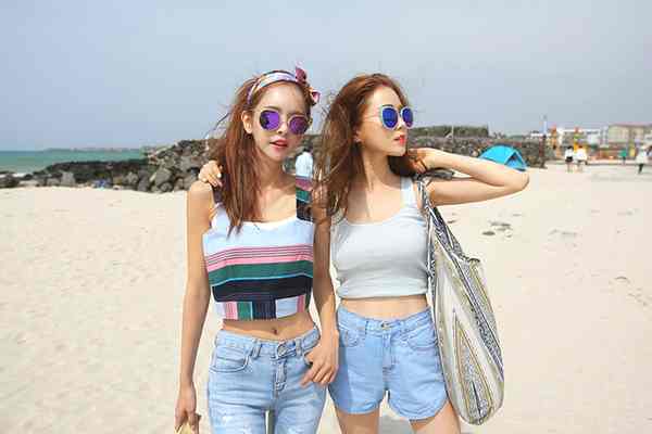 Đi du lịch mặc gì? Bí kíp chọn trang phục đẹp chuẩn stylish