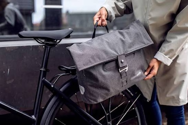 Commuter bag là gì? Túi cho nhịp sống đô thị