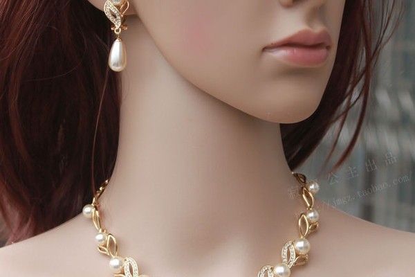 Nên chọn quà tặng thời trang cao cấp như thế nào?