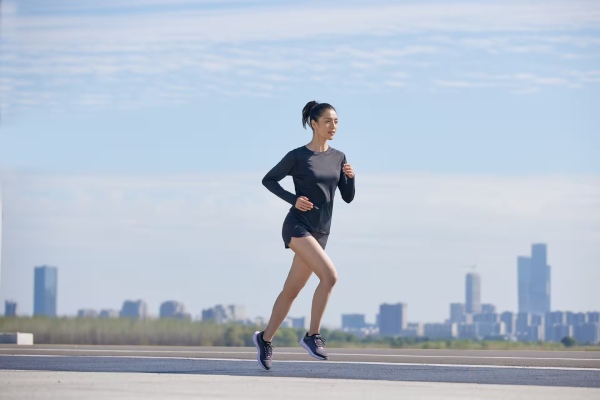 Nữ chạy bộ nên mặc đồ gì để thoải mái  tập luyện?