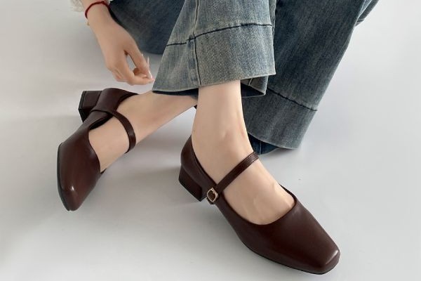 Phối đồ với giày màu nâu nữ: 10 gợi ý chuẩn trend