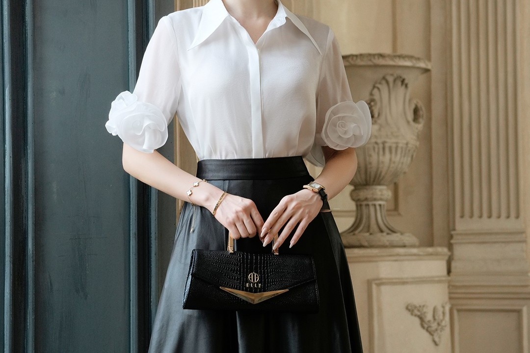 Demure nghĩa là gì? Xu hướng thời trang Demure lên ngôi