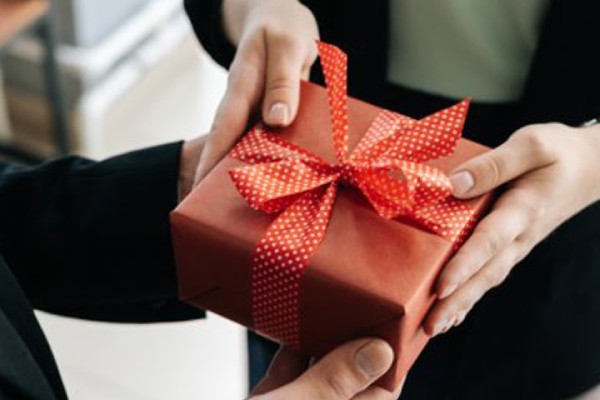 Gợi ý quà tặng tết cao cấp cho khách hàng doanh nghiệp
