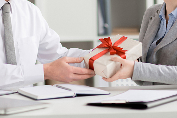 Gói quà tặng thương hiệu LECOS: Nâng tầm sự kiện công ty bạn