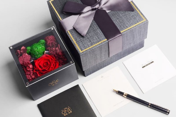 Thiết kế hộp quà tặng phụ kiện theo yêu cầu doanh nghiệp