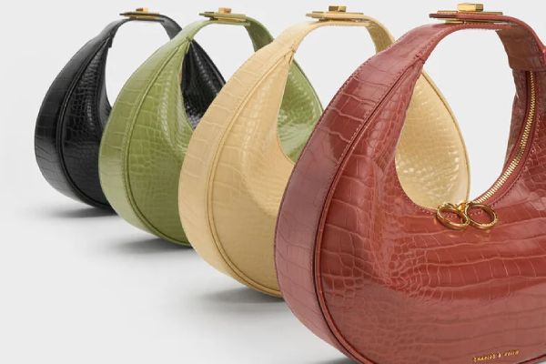 Túi Hobo là gì? Sức hút của thiết kế hình bán nguyệt