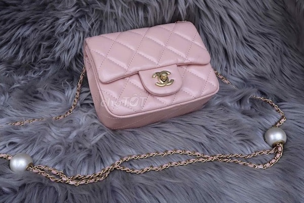 Phối đồ với túi xách màu hồng pastel sao cho sang?