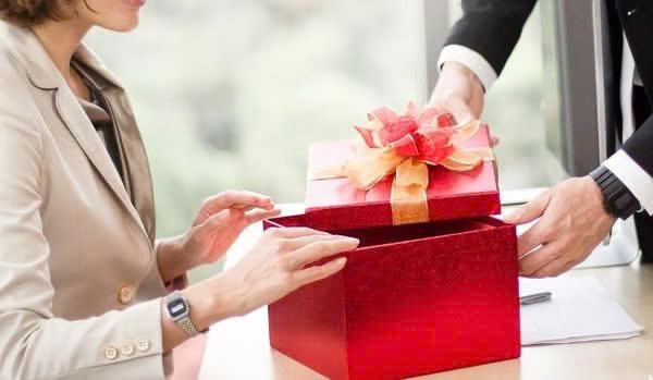 Top Quà Tết Cho Khách Hàng Nữ Sang Trọng Khiến Ai Cũng Hài Lòng