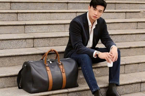 Cuối Năm Tặng Gì? Gợi Ý Quà Thời Trang Cao Cấp Khiến Ai Cũng Mê