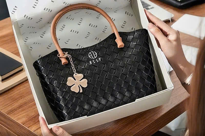 Quà Tri Ân Nhân Viên Nữ Cao Cấp: Top Lựa Chọn Sang Trọng