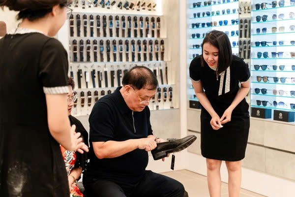 Feedback quà tặng LECOS: Khách hàng nói gì về phụ kiện chất Pháp thượng lưu?