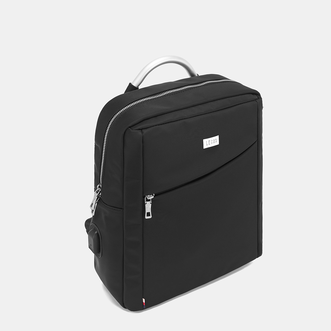 Được chế tác từ chất liệu vải Oxford cao cấp, LECOS - LBH2 mang đến cảm giác mềm mại, bền bỉ và dễ dàng vệ sinh