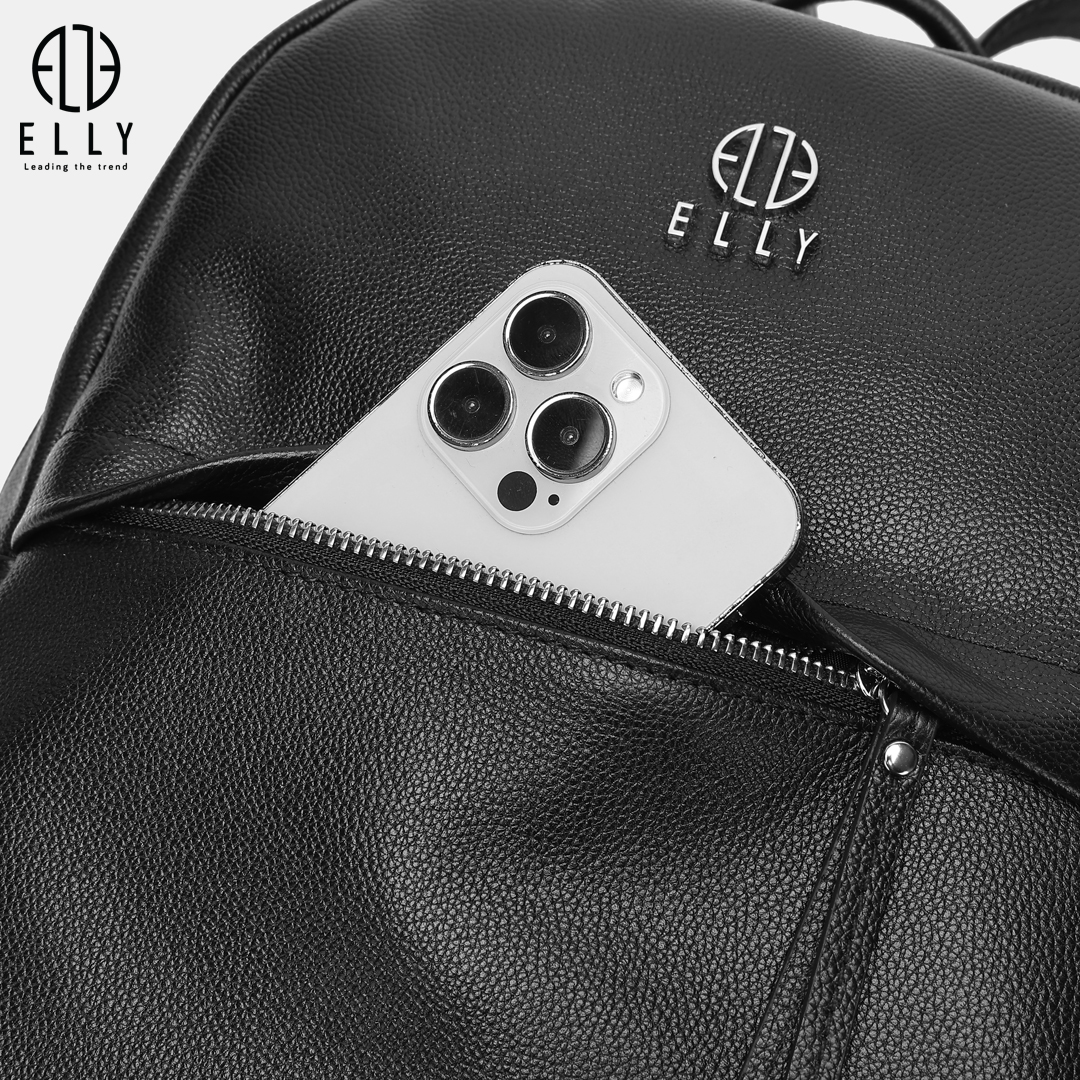 Chất liệu da cao cấp không chỉ tạo vẻ ngoài sang trọng mà còn đảm bảo độ bền, giúp chiếc balo luôn giữ được phom dáng theo thời gian