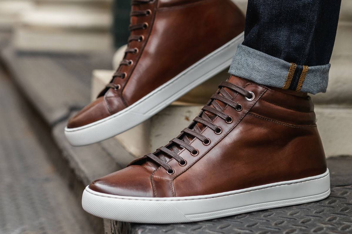 Mid-Top Sneakers cá tính