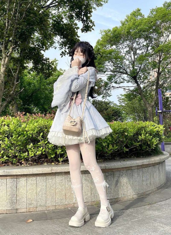 Phối giày búp bê với váy Lolita ngọt ngào