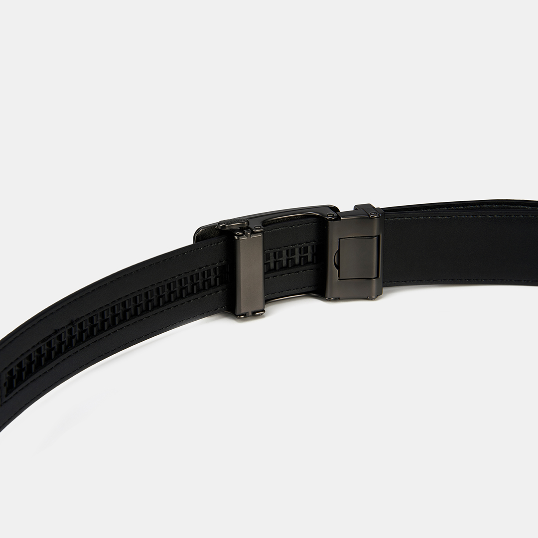 LDH20 dễ dàng kết hợp với nhiều loại dây da khác nhau, mang đến sự linh hoạt trong phong cách cá nhân